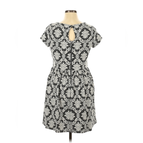 Fit and Flare dress - Picture 2 of 6